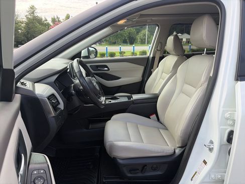 Used 2022 Nissan Rogue SV w/ SV Premium Package FWD image 10