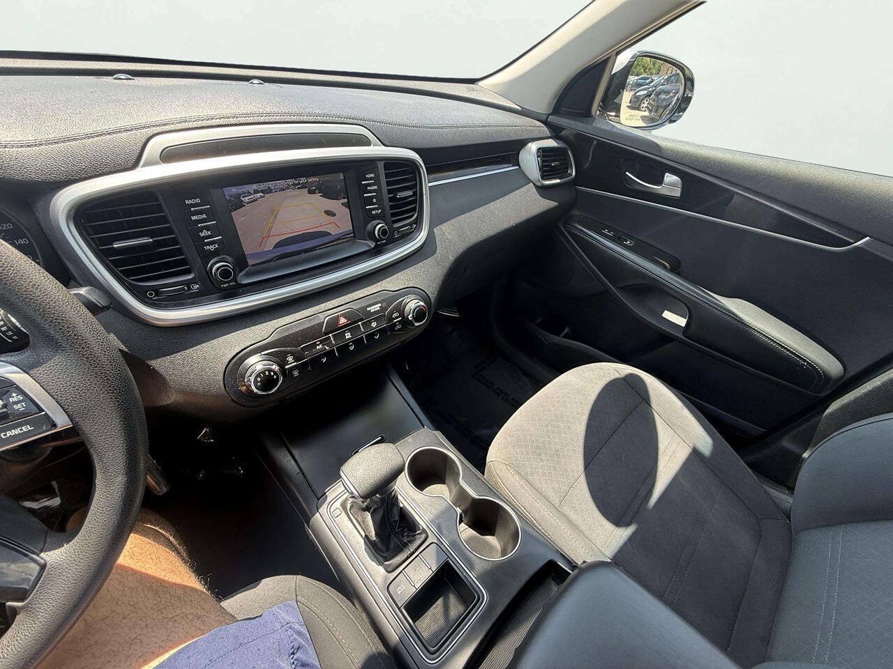 Used 2020 Kia Sorento LX FWD image 19