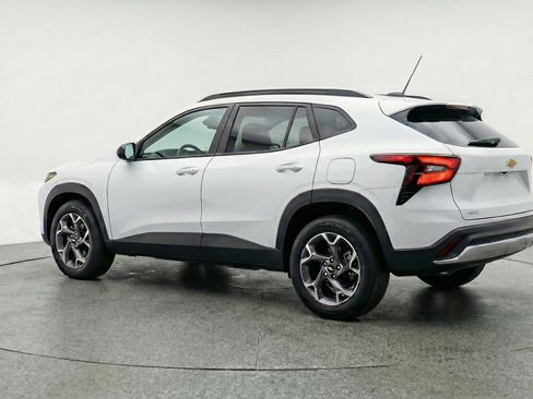 Used 2025 Chevrolet Trax LT image 6