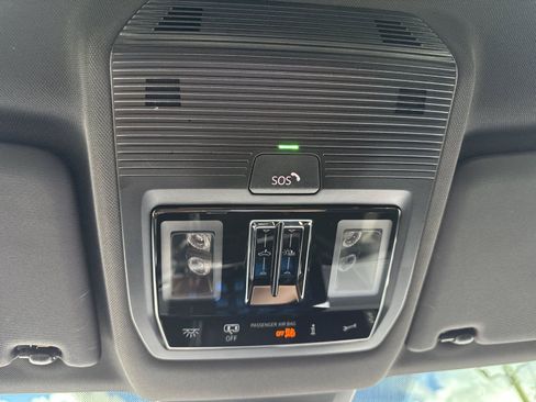 Used 2024 Volkswagen Atlas Cross Sport SE w/ Panoramic Sunroof Package FWD image 28