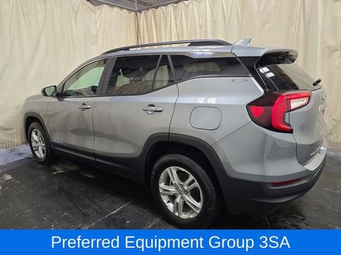 Used 2023 GMC Terrain SLE w/ Driver Convenience Package image 9
