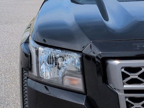 Certified 2022 Nissan Frontier SV image 10