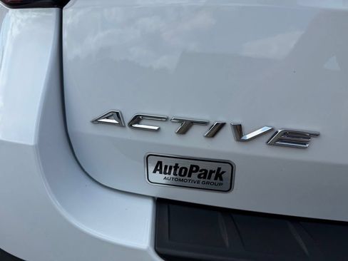 Used 2025 Ford Explorer Active AWD/4WD image 10
