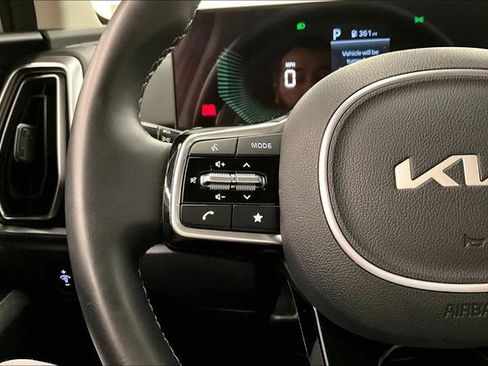 Used 2025 Kia Sorento S image 23