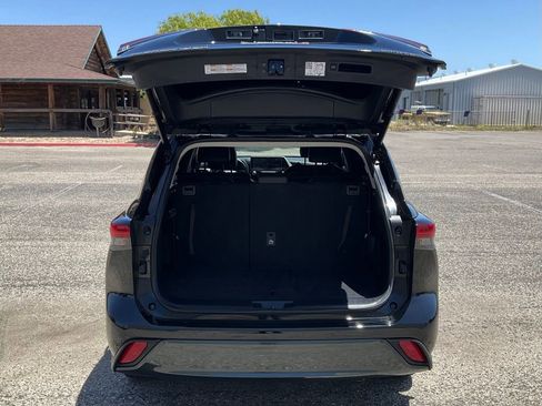 Used 2021 Toyota Highlander Limited FWD image 13