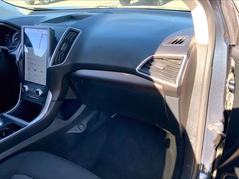 Certified 2024 Ford Edge SE w/ Black Appearance Package image 17