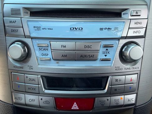 Used 2011 Subaru Outback 2.5i Limited image 19