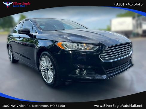 Used 2016 Ford Fusion SE w/ Equipment Group 202A FWD image 3