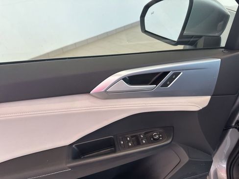 New 2025 Volkswagen Taos SE image 18