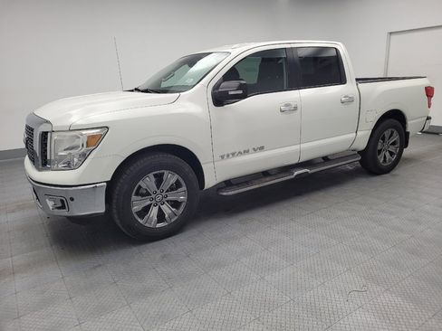 Used 2018 Nissan Titan SV w/ SV Convenience Package image 2