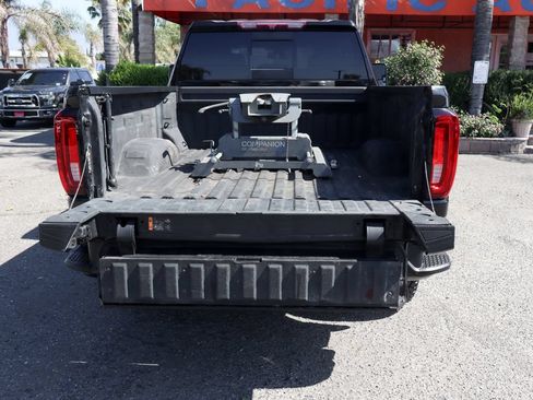 Used 2023 GMC Sierra 2500 AT4 w/ AT4 Preferred Package AWD/4WD image 9