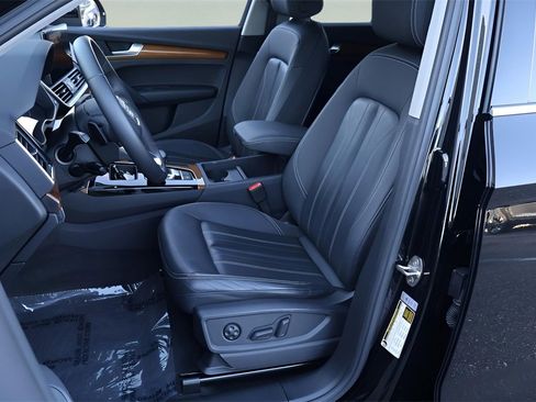Used 2023 Audi Q5 2.0T Premium w/ Convenience Package image 12