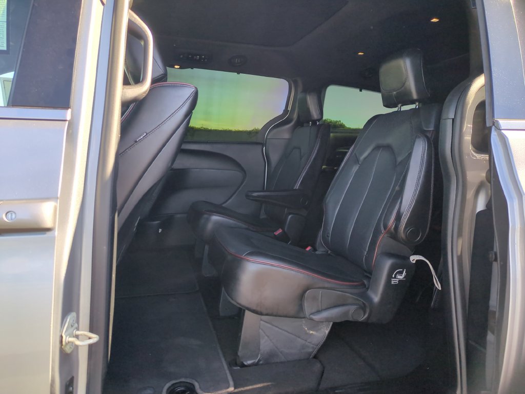 Used 2020 Chrysler Pacifica Limited FWD image 14