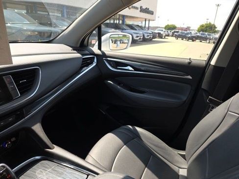 Used 2019 Buick Enclave Essence AWD/4WD image 25