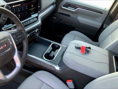 Used 2025 GMC Sierra 2500 SLT w/ SLT Convenience Package image 15