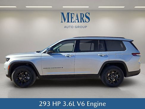 Used 2024 Jeep Grand Cherokee L Laredo image 3