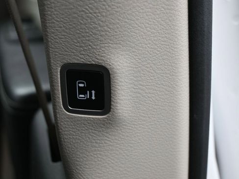 Used 2022 Chrysler Pacifica Touring-L FWD image 38