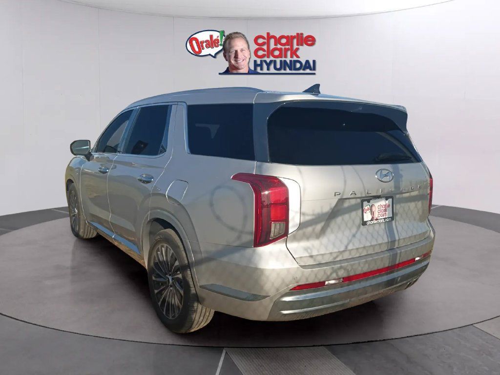 Used 2025 Hyundai Palisade Calligraphy AWD/4WD image 2
