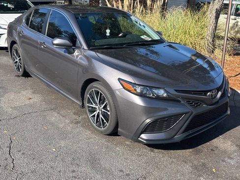 Certified 2022 Toyota Camry SE image 5