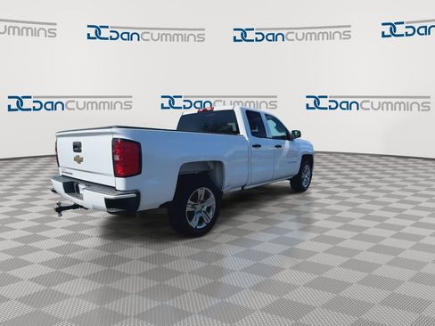 Used 2017 Chevrolet Silverado 1500 Custom w/ Custom Convenience Package RWD image 8
