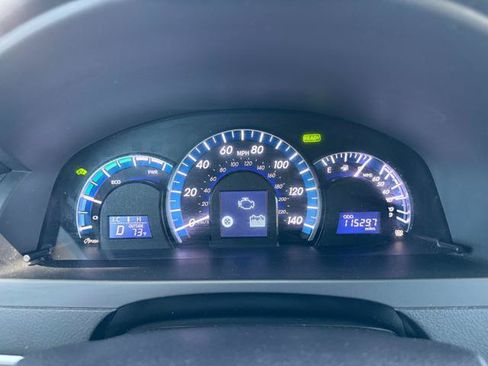 Used 2014 Toyota Camry XLE w/ Moonroof Package FWD image 19