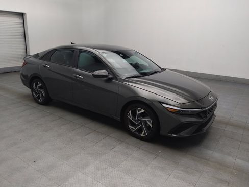 Used 2025 Hyundai Elantra Sport FWD image 11