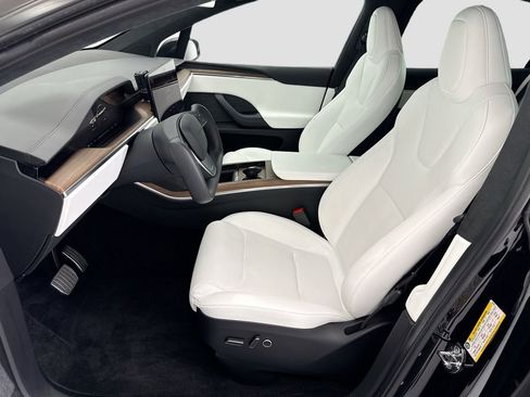 Used 2023 Tesla Model X AWD/4WD image 18