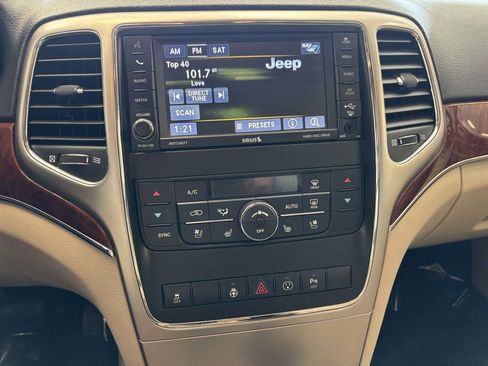 Used 2013 Jeep Grand Cherokee Limited w/ Luxury Group II image 17