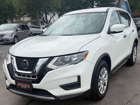 Used 2018 Nissan Rogue S FWD image 3