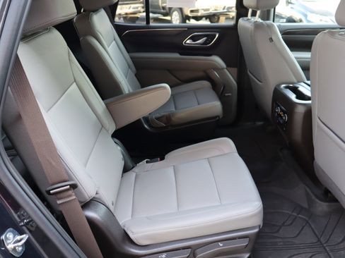 Used 2023 Chevrolet Tahoe Z71 w/ Luxury Package AWD/4WD image 37