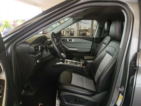 Used 2023 Ford Explorer XLT w/ Equipment Group 202A AWD/4WD image 13