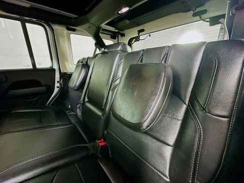 Used 2022 Jeep Wrangler Unlimited Sahara w/ Cold Weather Group image 25