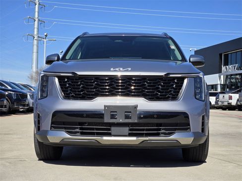 Certified 2024 Kia Sorento S image 11