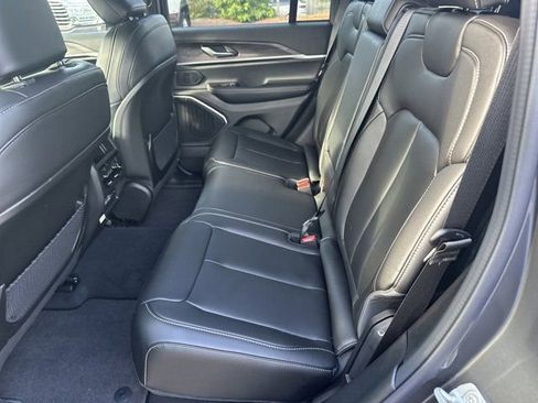 New 2025 Jeep Grand Cherokee Limited w/ Black Appearance Package image 19