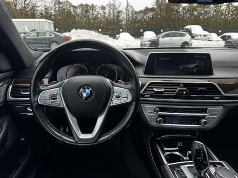 Used 2016 BMW 750i 750i w/ M Sport Package image 20