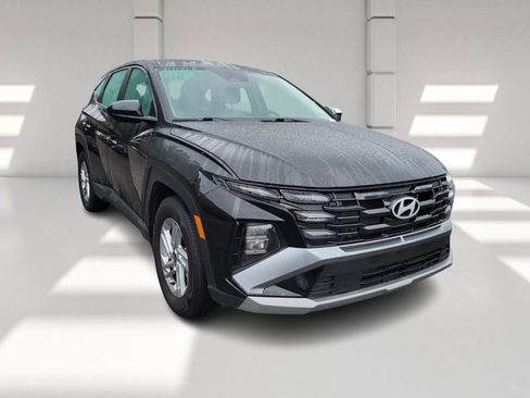 Used 2025 Hyundai Tucson SE image 3