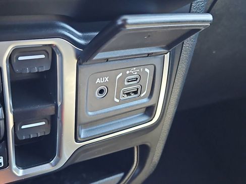 Used 2023 Jeep Wrangler Unlimited Sahara w/ Cold Weather Group AWD/4WD image 19