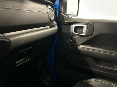 Used 2022 Jeep Wrangler Unlimited Sahara w/ Dual Top Group image 26