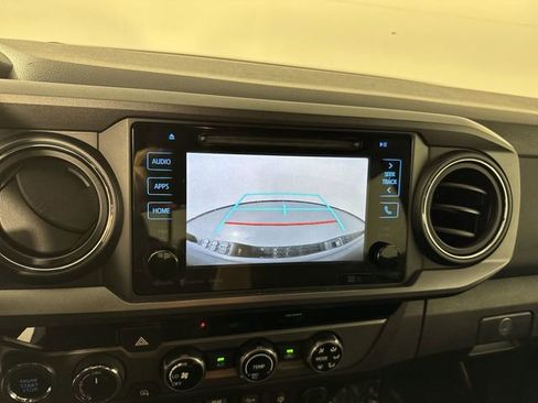 Used 2018 Toyota Tacoma TRD Off-Road w/ Technology Package image 7