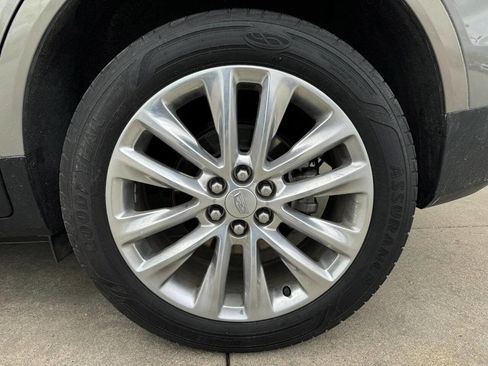 Used 2018 Cadillac XT5 Platinum w/ Driver Assist Package image 23