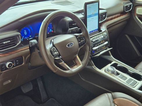 Used 2023 Ford Explorer King Ranch w/ Technology Package RWD image 10