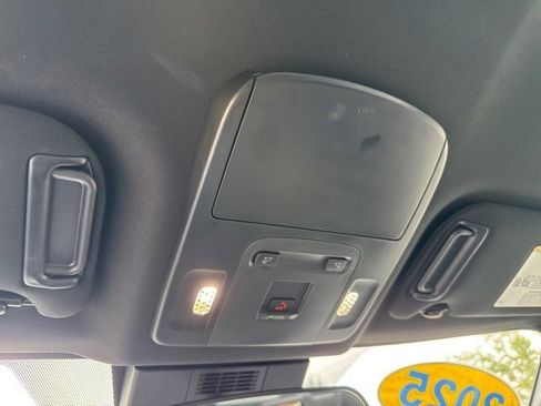 Used 2025 Toyota Camry SE image 40