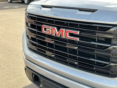Used 2025 GMC Sierra 1500 Elevation image 30