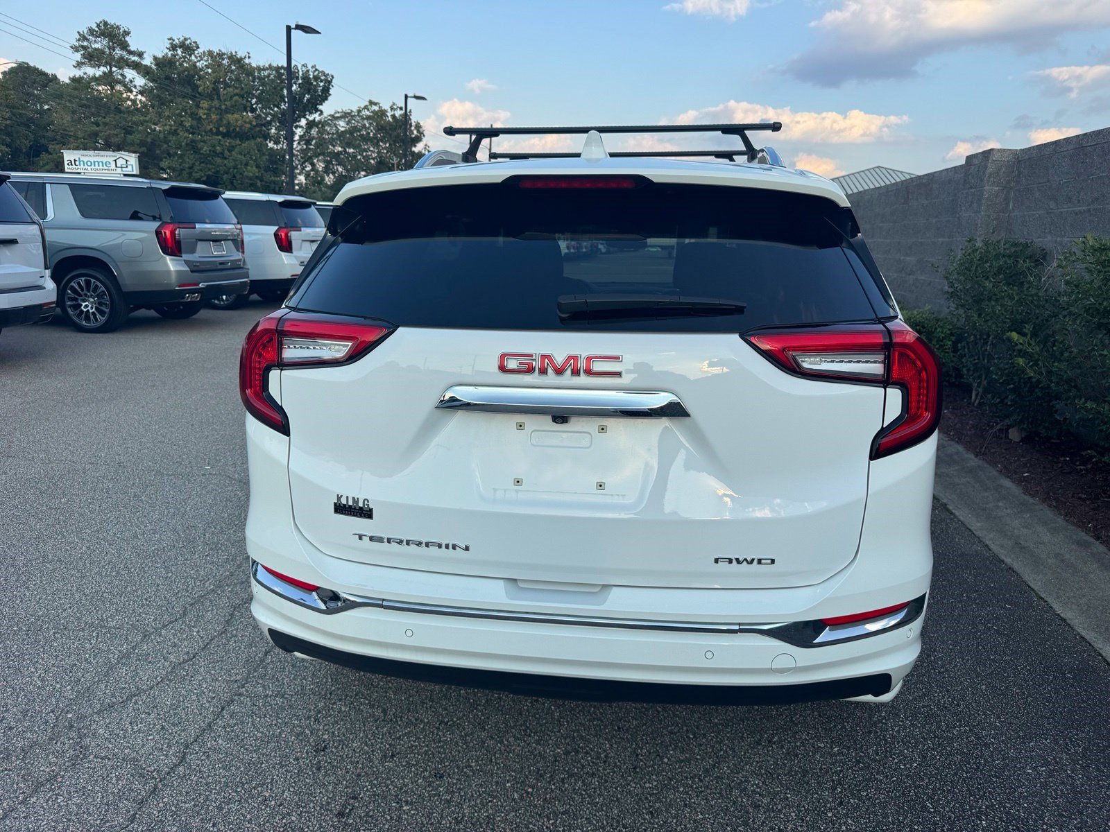 Used 2024 GMC Terrain Denali w/ Denali Premium Package AWD/4WD image 15