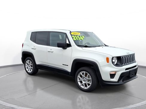 Used 2023 Jeep Renegade Latitude AWD/4WD image 2