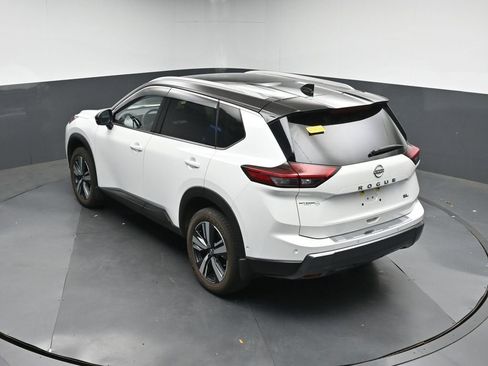 Used 2024 Nissan Rogue SL w/ SL Premium Package image 21