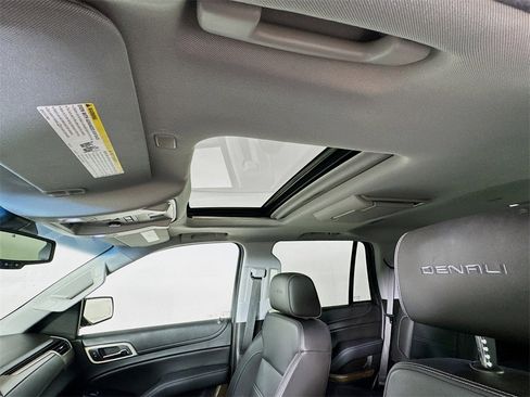 Used 2018 GMC Yukon Denali w/ Denali Ultimate Package image 23