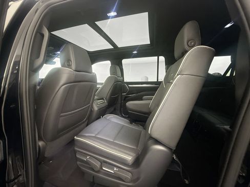 Used 2025 Cadillac Escalade ESV Sport AWD/4WD image 24