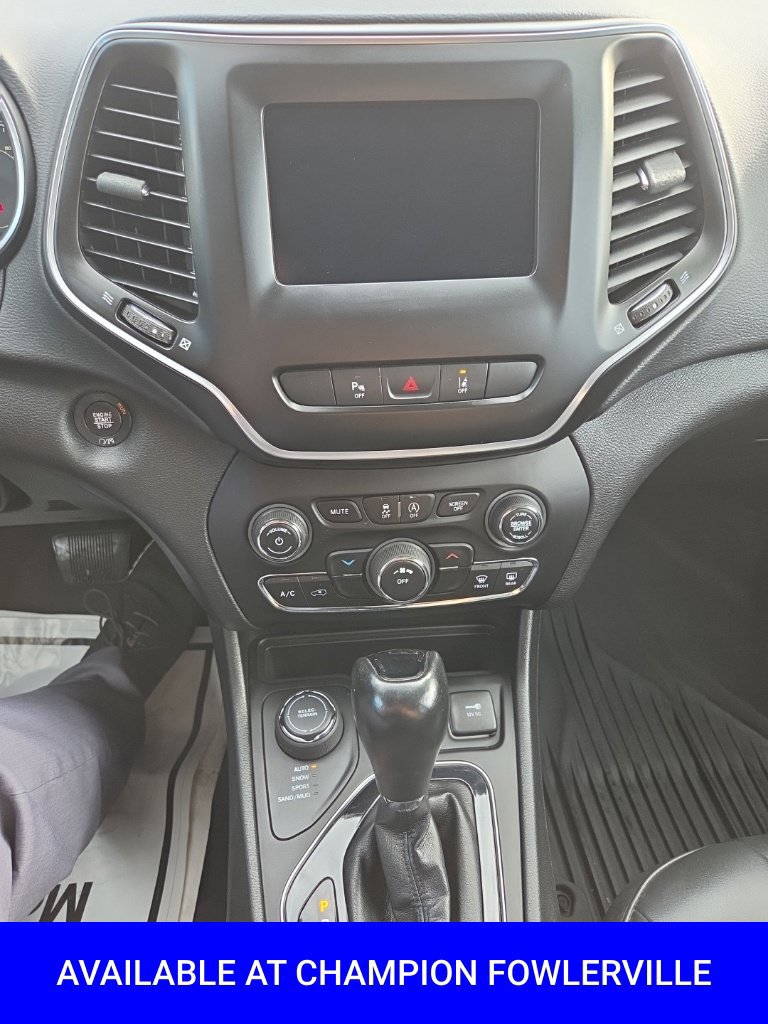 Used 2021 Jeep Cherokee Latitude Plus AWD/4WD image 28