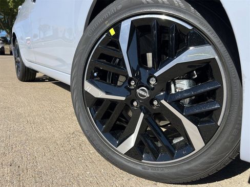 New 2025 Nissan Versa SR w/ Trunk Package image 8